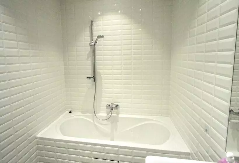 هتل Edelweiss City Apartments State Opera