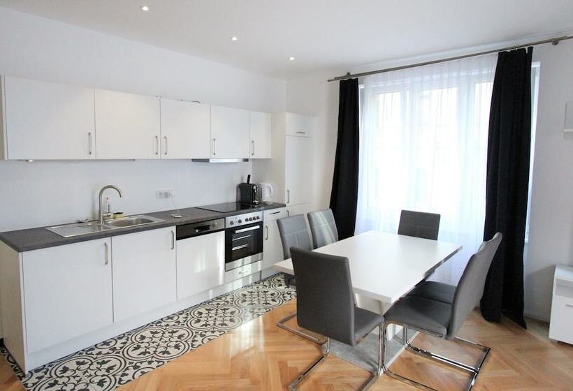 هتل Edelweiss City Apartments State Opera