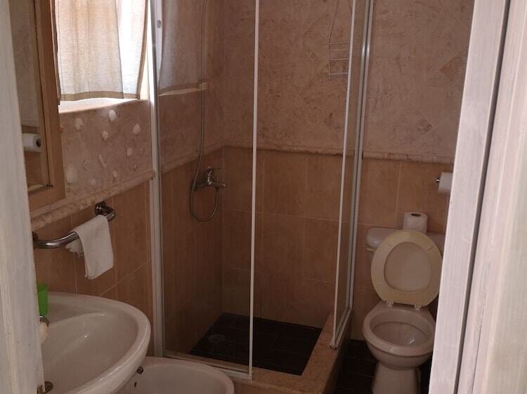 هتل Las Palmeras I Mamajo & Riki