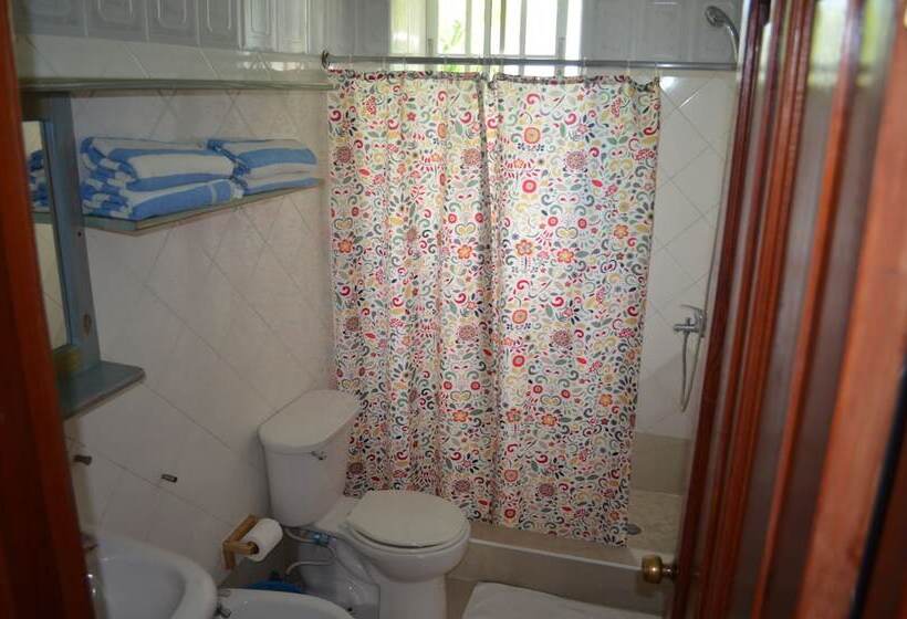 هتل Las Palmeras I Mamajo & Riki