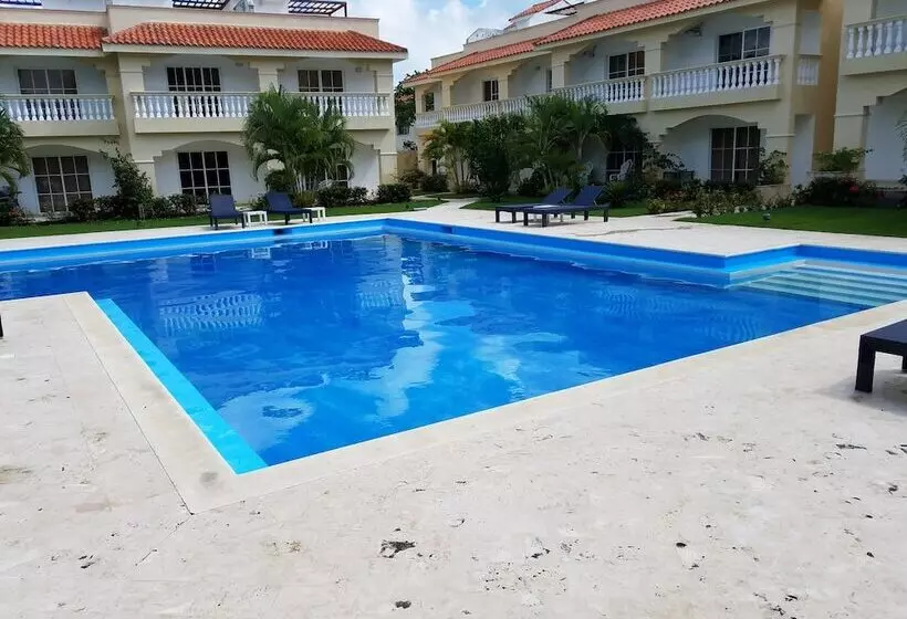 هتل Las Palmeras I Mamajo & Riki