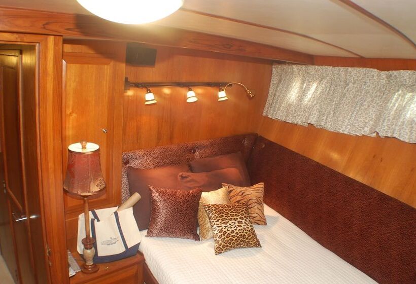 فندق Luxury 3 Level Traditional Yacht