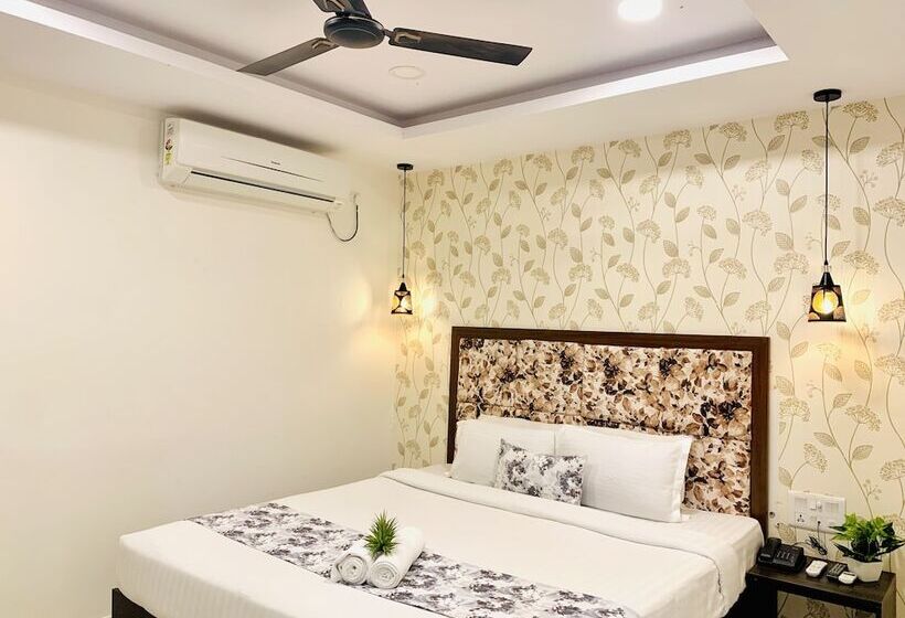 בית מלון כפרי Oak By Signature Airport Zone