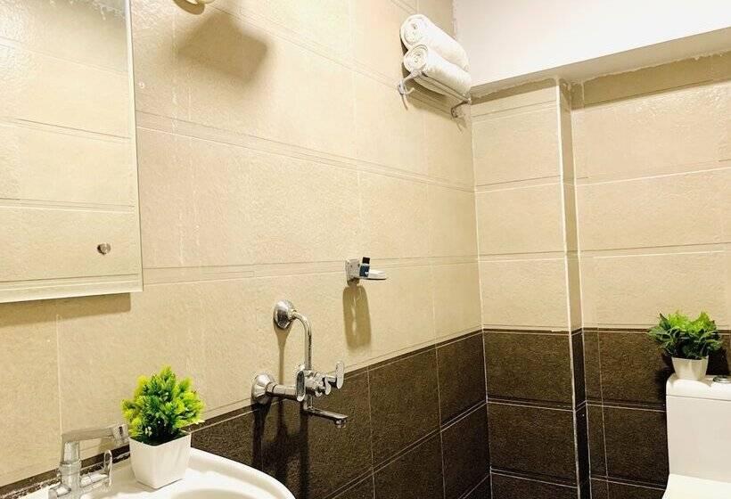 בית מלון כפרי Oak By Signature Airport Zone