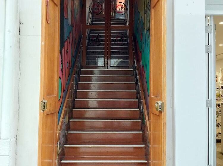 فندق Yaki Hostel