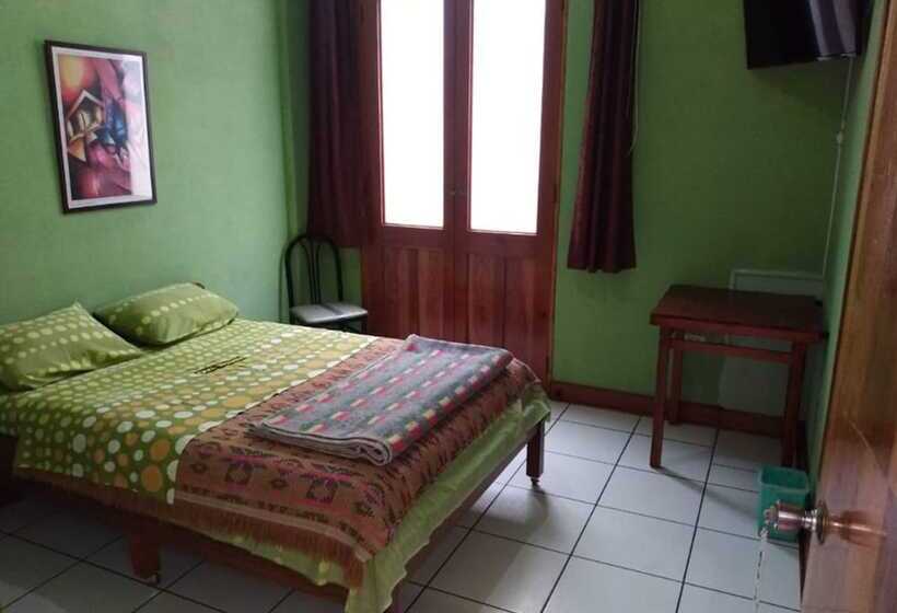 فندق Yaki Hostel