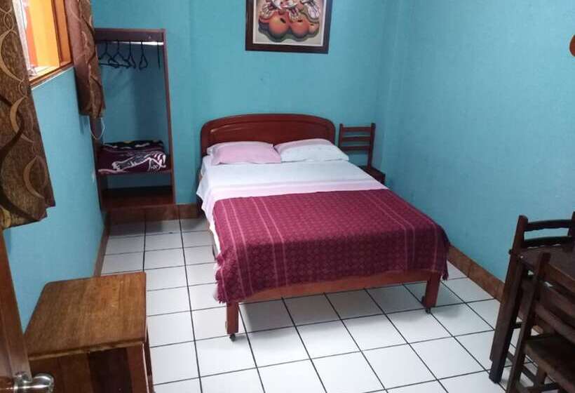 فندق Yaki Hostel