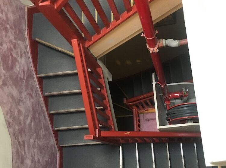 Market Tavern   Hostel And Bar