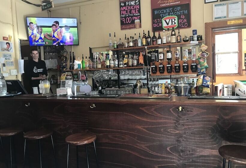 Market Tavern   Hostel And Bar