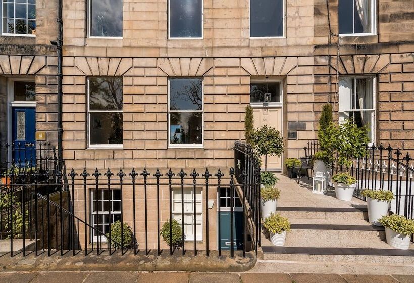 ペンション Crescent House