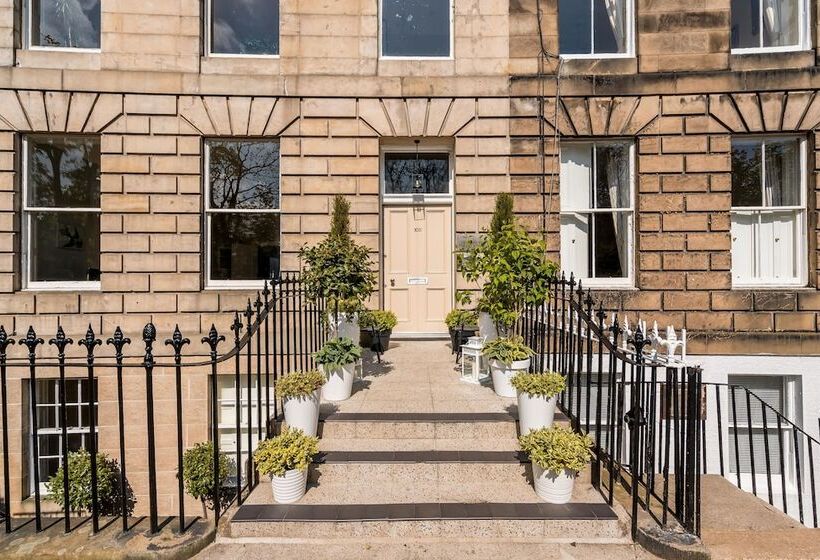 ペンション Crescent House