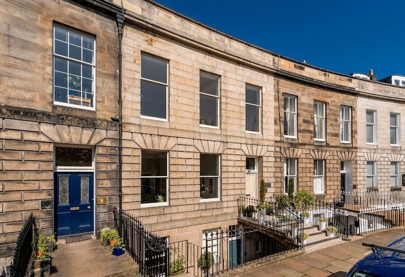 ペンション Crescent House