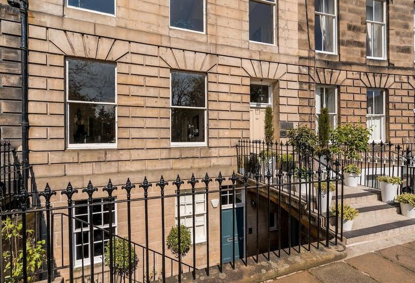 ペンション Crescent House