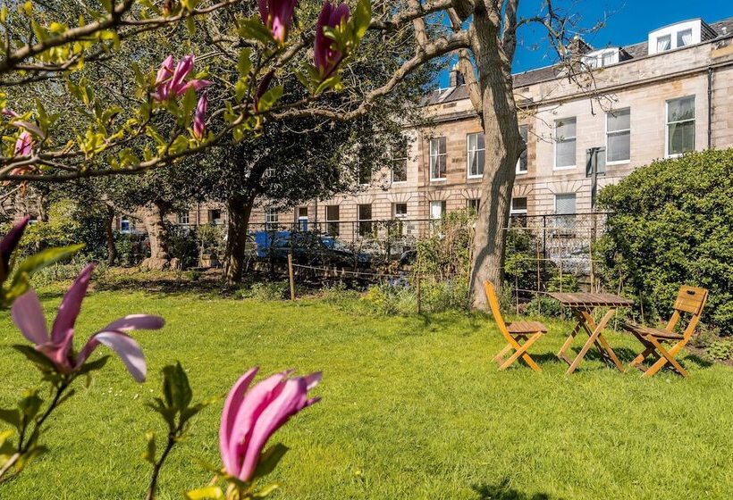 ペンション Crescent House