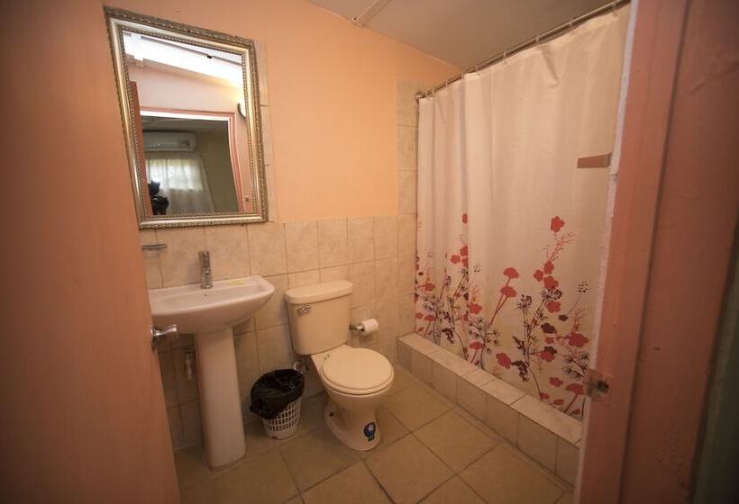 پانسیون Glimbaro's Guest House