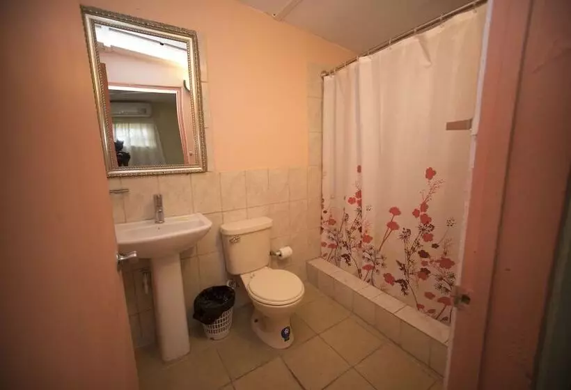 پانسیون Glimbaro's Guest House