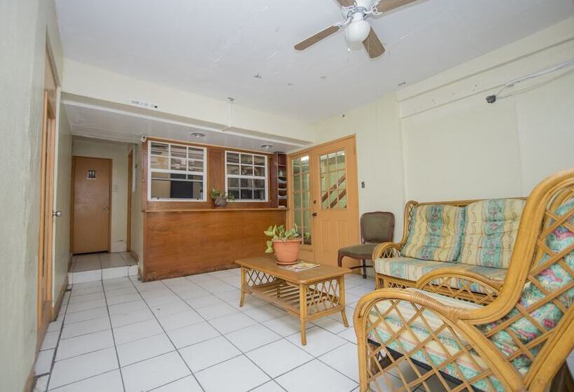 پانسیون Glimbaro's Guest House