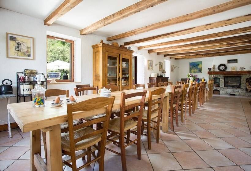 פנסיון Gîte Auberge De Montvilliers