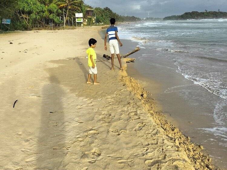 פנסיון Moragalla Beach Home Guesthouse