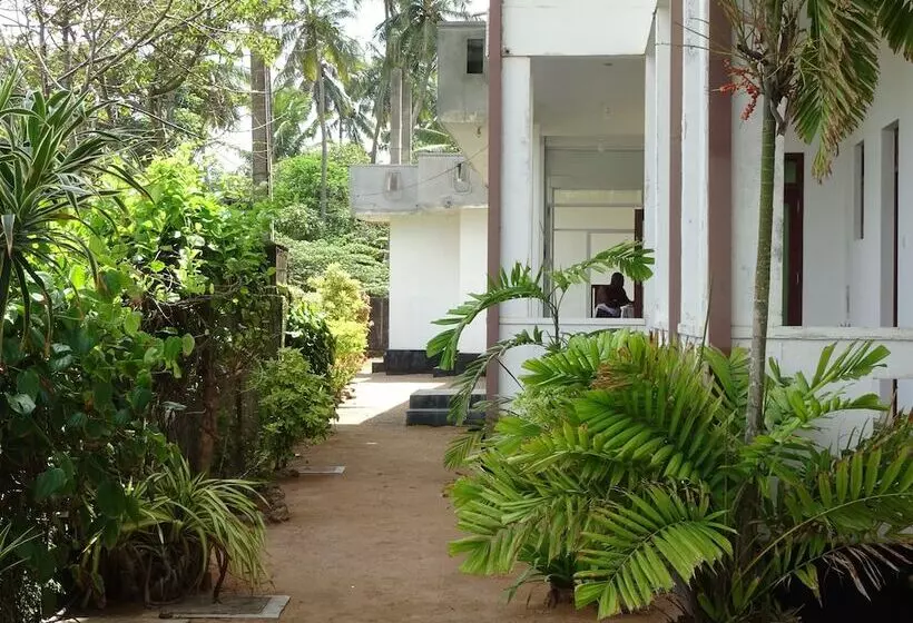ペンション Moragalla Beach Home Guesthouse