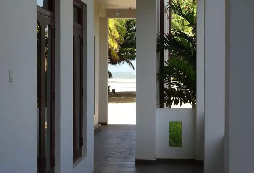 ペンション Moragalla Beach Home Guesthouse