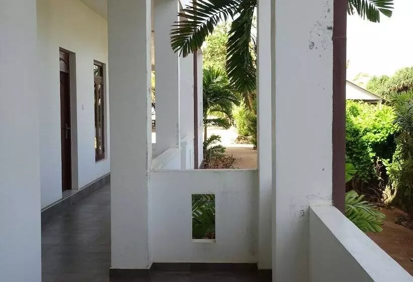 ペンション Moragalla Beach Home Guesthouse