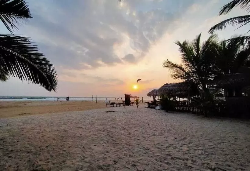 ペンション Moragalla Beach Home Guesthouse