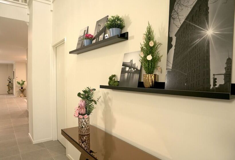 פנסיון Newly Modern Home For Big Group Near Sc