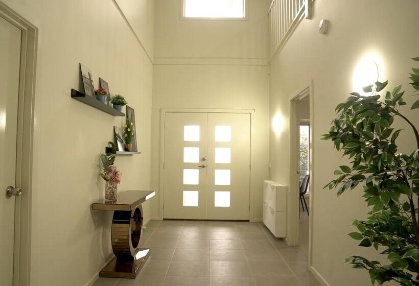 פנסיון Newly Modern Home For Big Group Near Sc