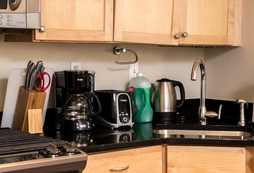 Fully Furnished Apartment In Washington Near Logan Circle