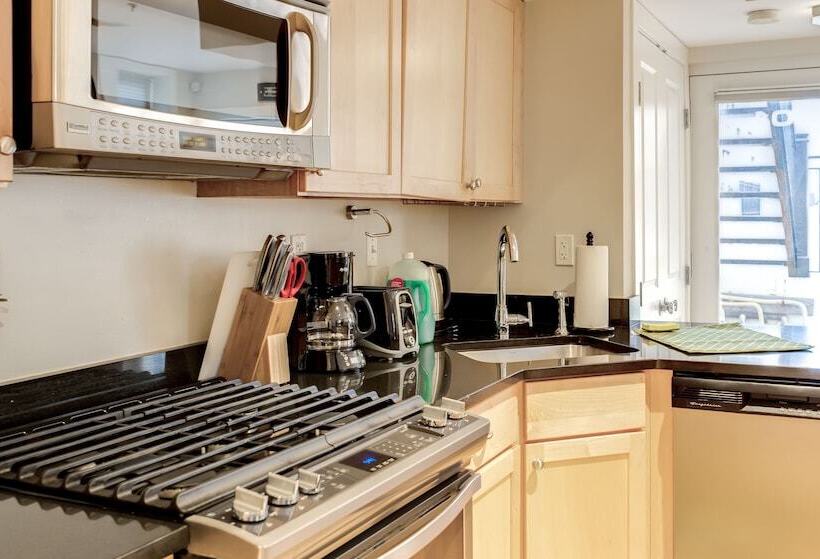 Fully Furnished Apartment In Washington Near Logan Circle