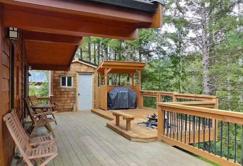 Handsome Dan's Port Renfrew