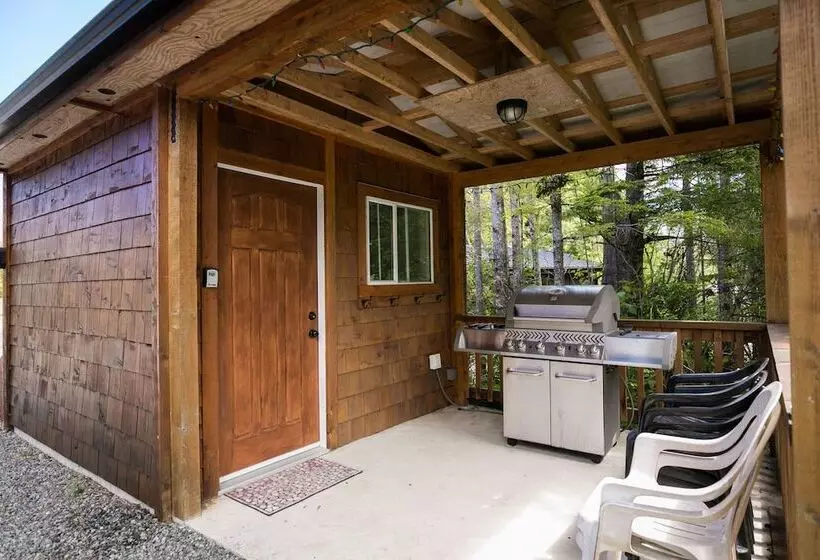 Handsome Dan's Port Renfrew