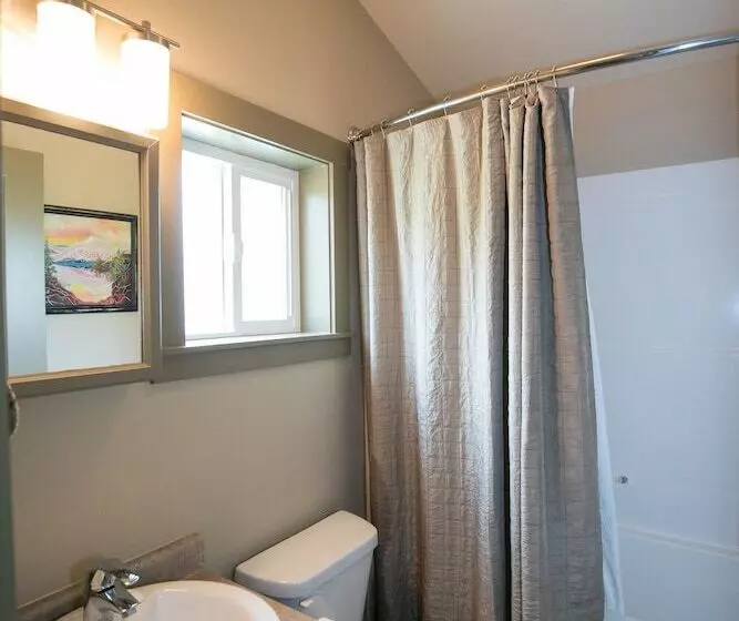 Handsome Dan's Port Renfrew