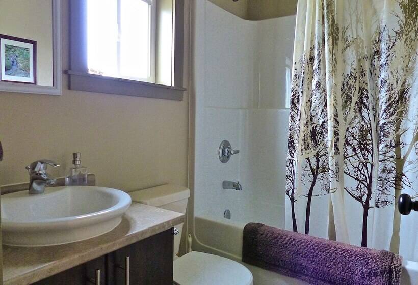 Handsome Dan's Port Renfrew