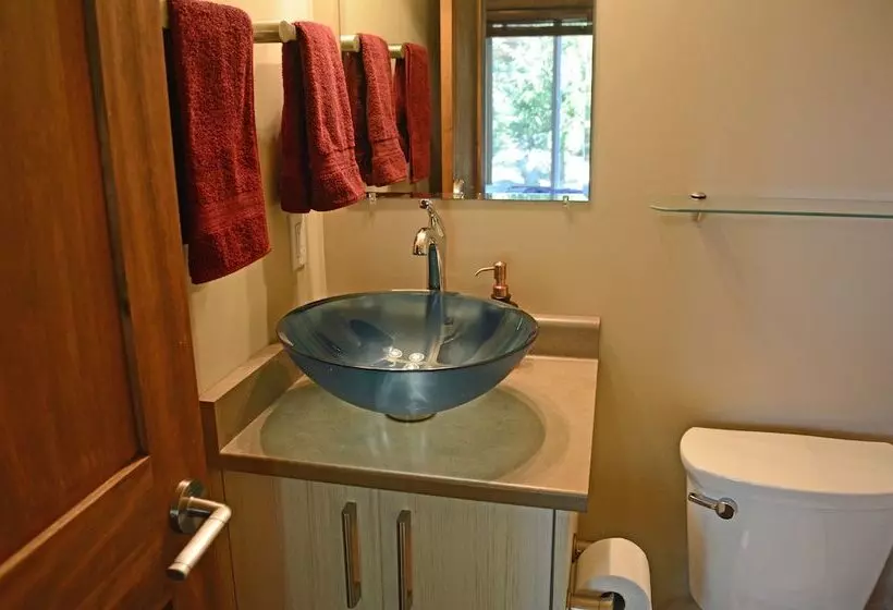 Handsome Dan's Port Renfrew