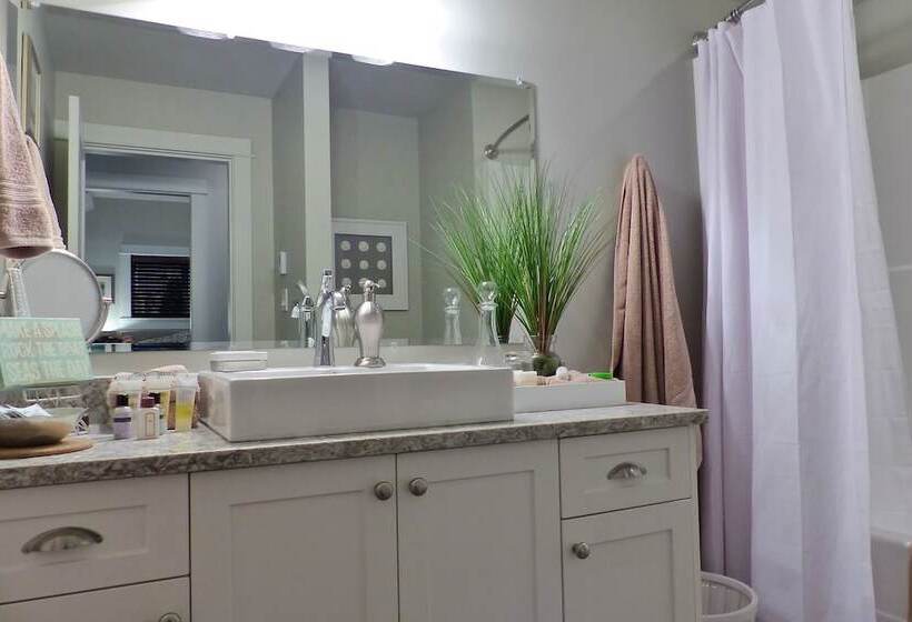 Handsome Dan's Port Renfrew