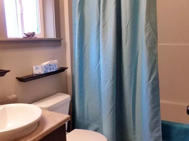 Handsome Dan's Port Renfrew