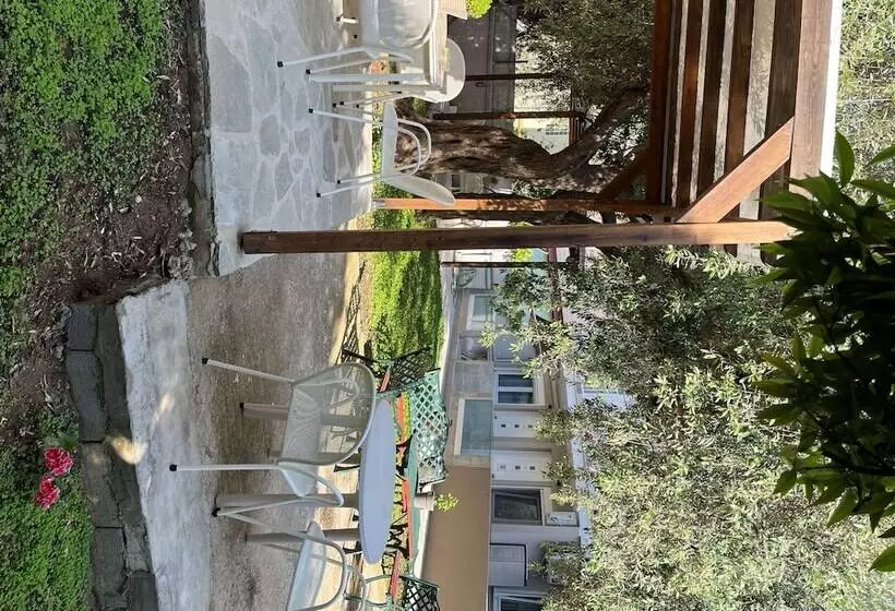 Hotelli Room In Studio   Beautiful Room In Limenaria, Only Five Minutes Away From Center