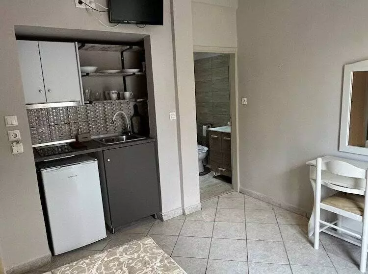 Hotelli Room In Studio   Beautiful Room In Limenaria, Only Five Minutes Away From Center