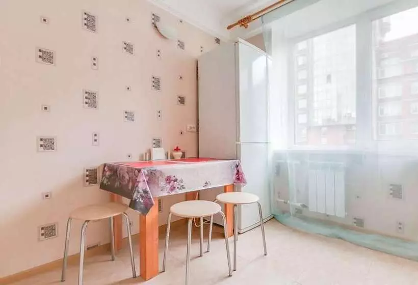 هتل Fresh Apartment On Varshavskaya 61