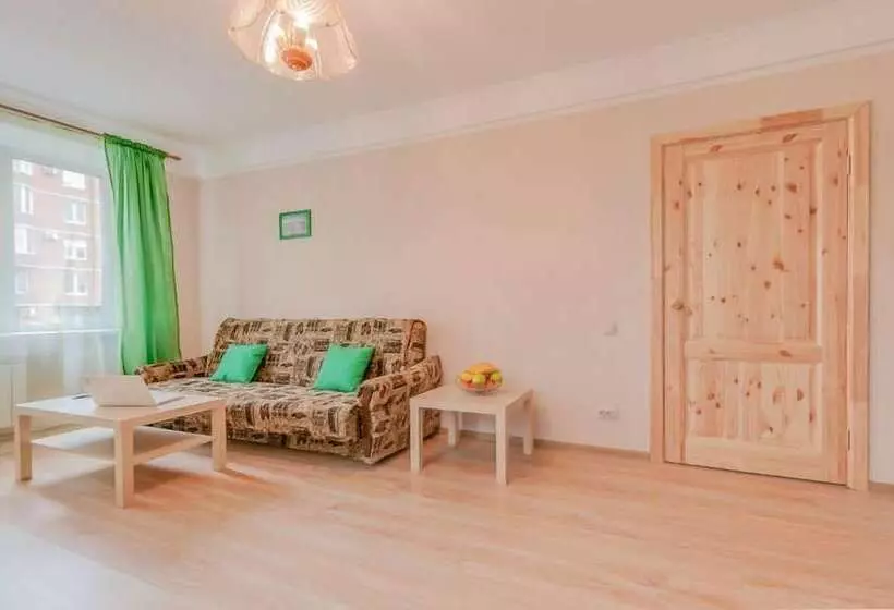 هتل Fresh Apartment On Varshavskaya 61