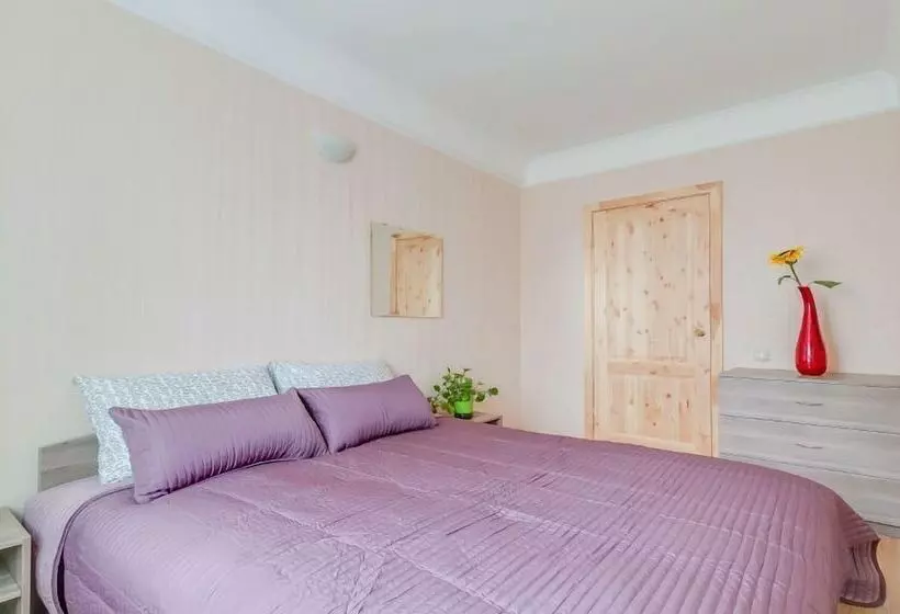 هتل Fresh Apartment On Varshavskaya 61