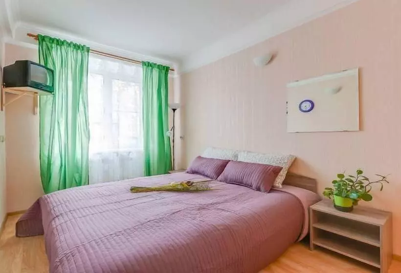 هتل Fresh Apartment On Varshavskaya 61