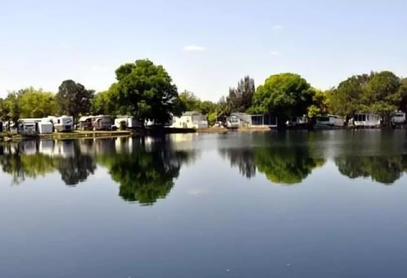 ホテル Winter Quarters Pasco Rv Resort   Campground