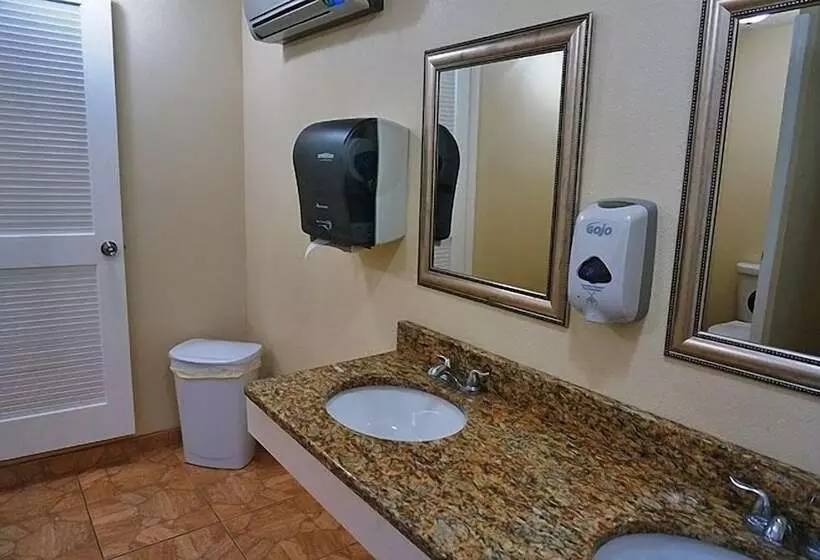 ホテル Winter Quarters Pasco Rv Resort   Campground