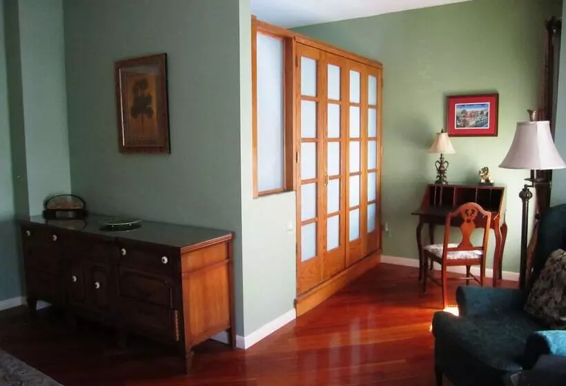 Loralei Bed And Breakfast