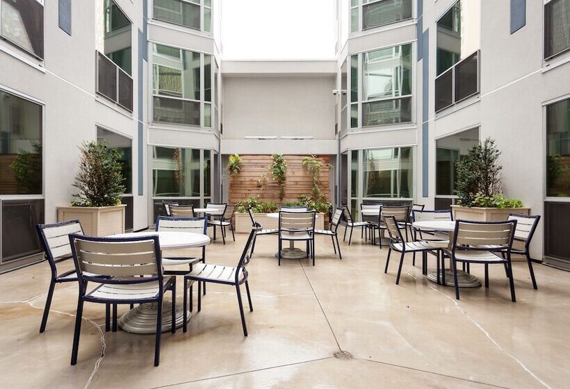 Pelican Fully Furnished Apartments