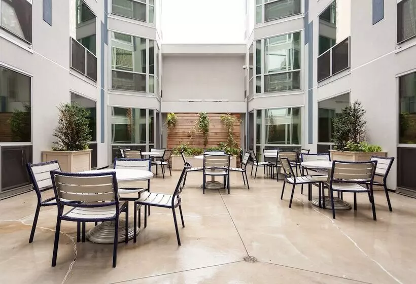 Pelican Fully Furnished Apartments