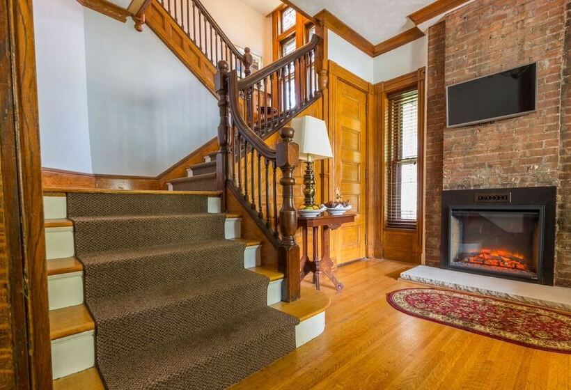 Пансион 7 On Strath